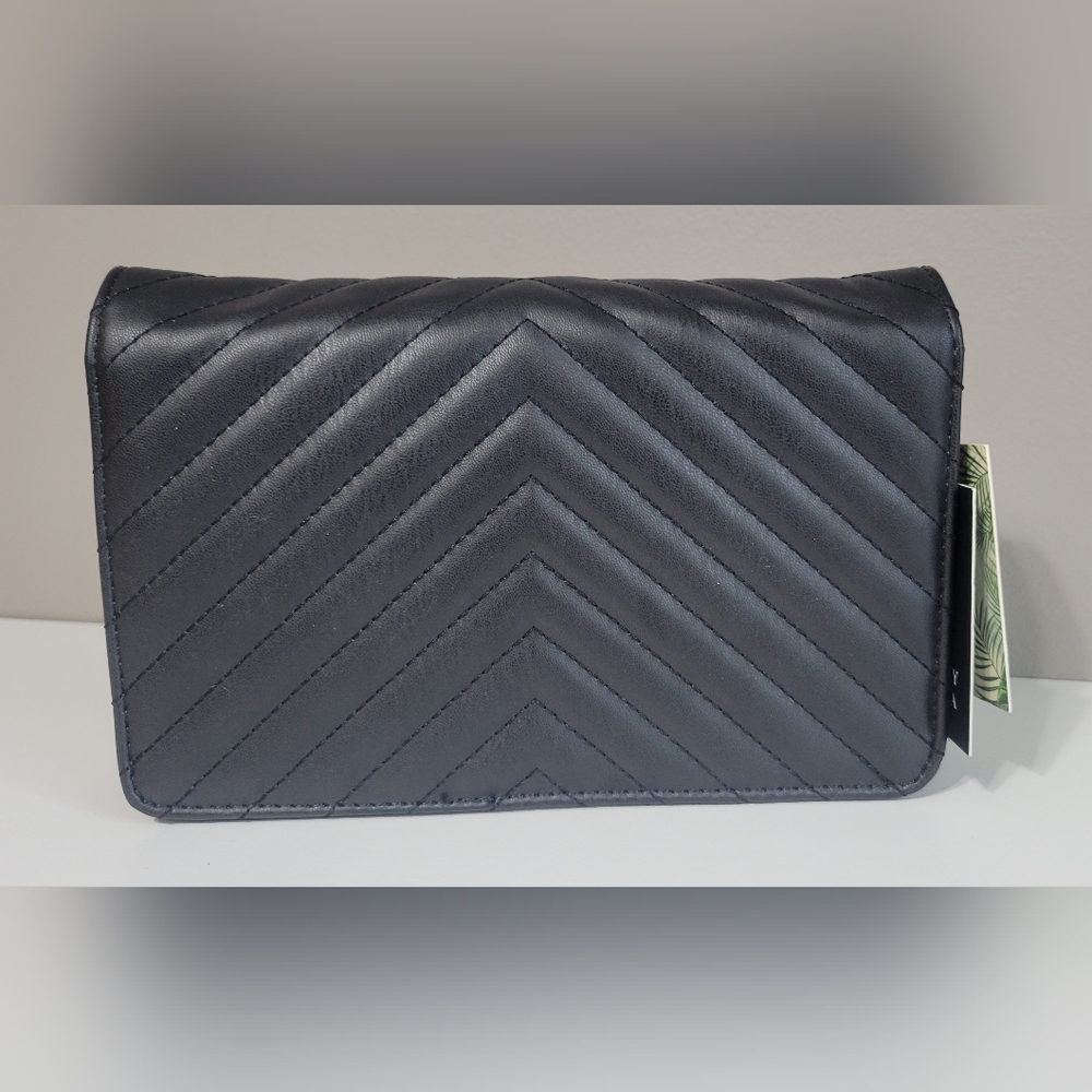 NWT Badgley Mischka Quilted Vegan Leather Crossbody Clutch - Picture 5 of 11